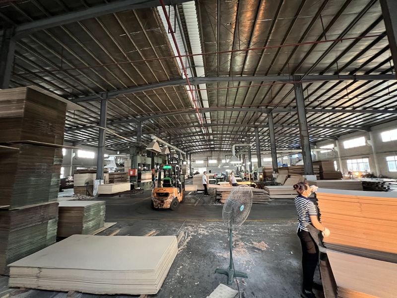 Dongguan Lingfeng Wood Industry Co., Ltd. निर्माता उत्पादन लाइन